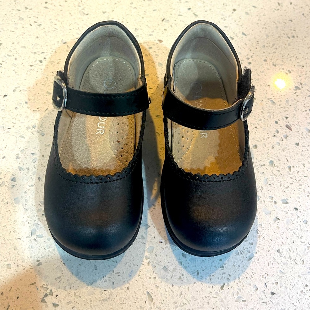 L’Amour Chloe Classic Scalloped Leather Mary Jane